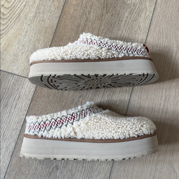 UGG Cream and Red Shearling Slip-On Shoes - Picture 1 of 5